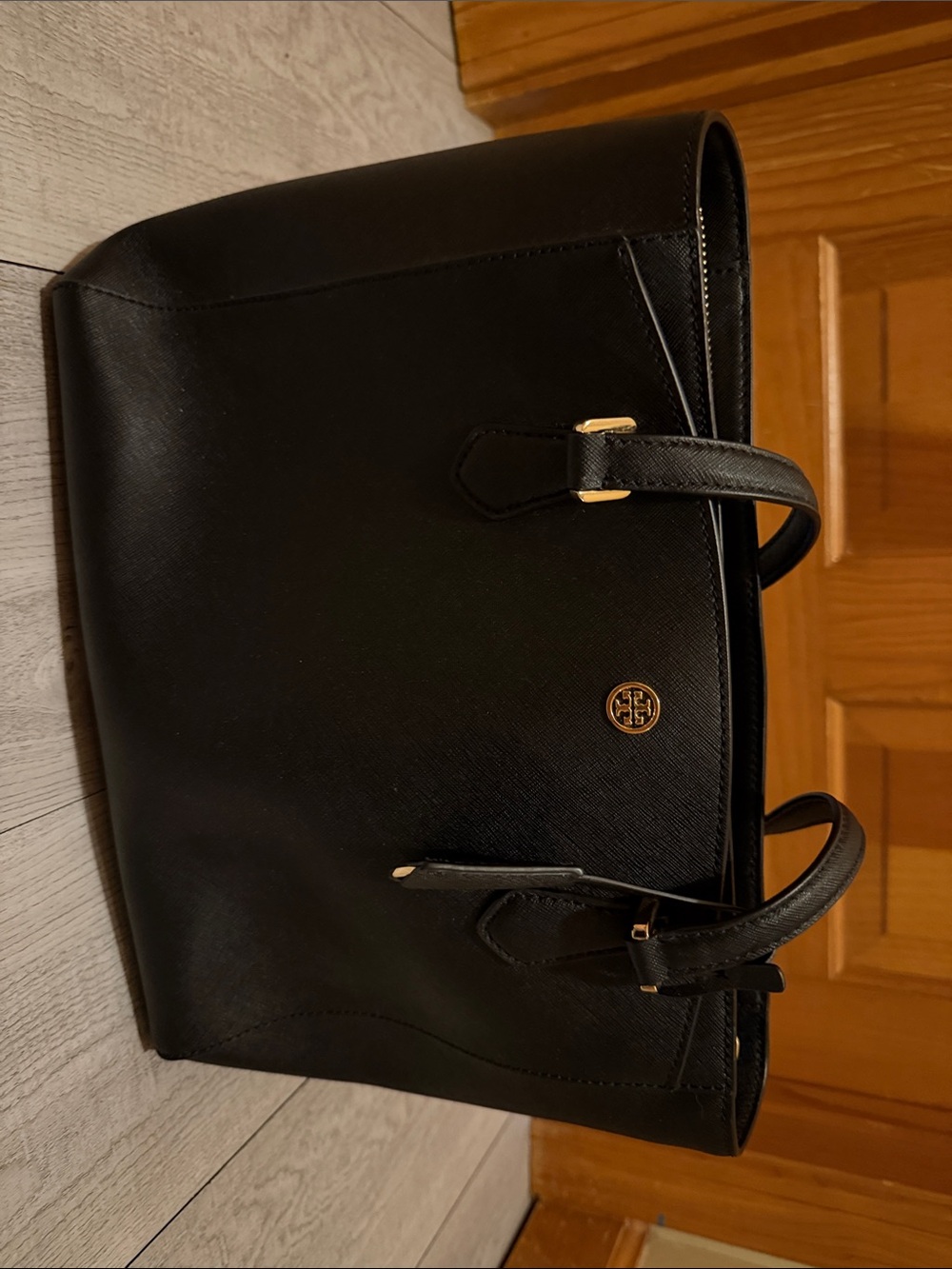 Tory Burch Black Saffiano Leather purse with Gold Logo
